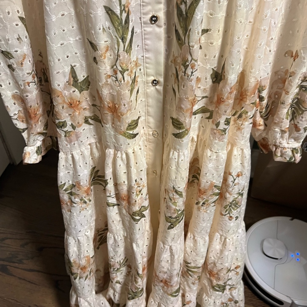 Elegant Cream Floral Long Sleeve Dress - Picture 3 of 8